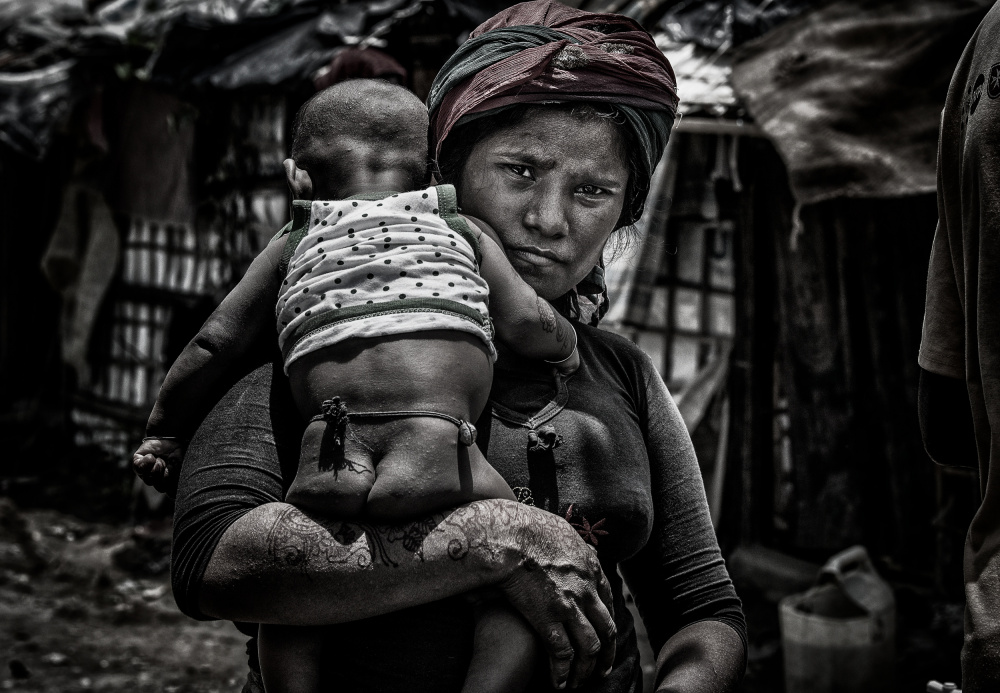 Rohingya refugee mother and her child-Bangladesh von Joxe Inazio Kuesta Garmendia