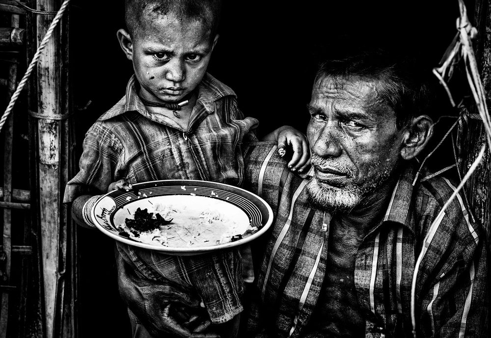 Rohingya refugee father and son - Bangladesh von Joxe Inazio Kuesta Garmendia