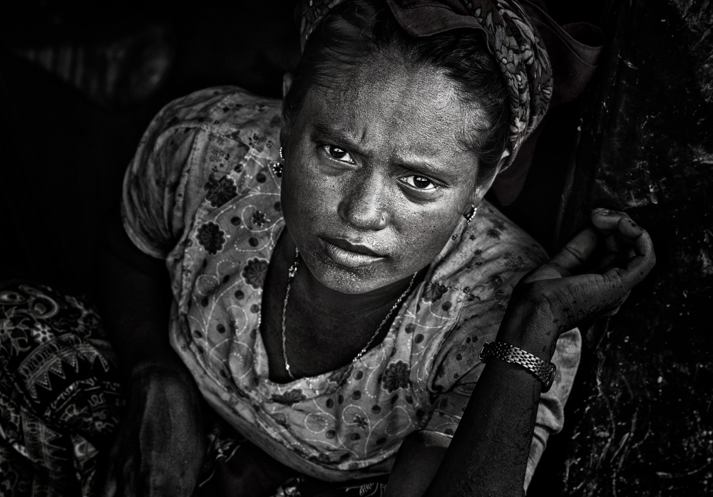 Rohingya woman at her home - Bangladesh von Joxe Inazio Kuesta Garmendia