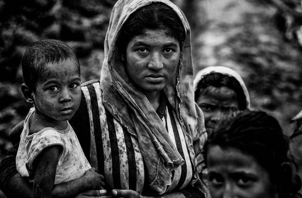 Rohingya woman and her child - Bangladesh von Joxe Inazio Kuesta Garmendia