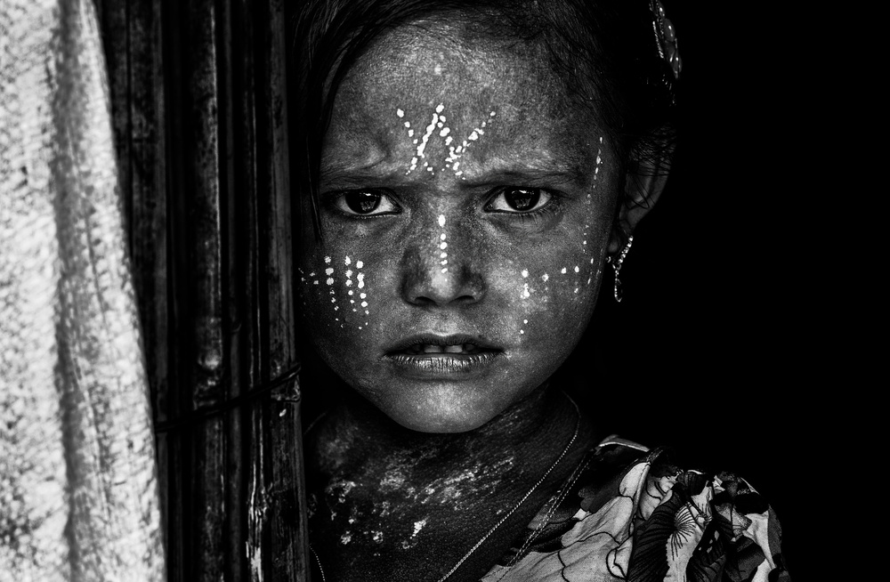 Rohingya girl-I - Bangladesh von Joxe Inazio Kuesta Garmendia