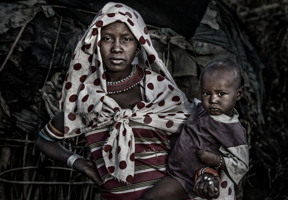 Samburu tribe woman and her child-Kenya von Joxe Inazio Kuesta Garmendia