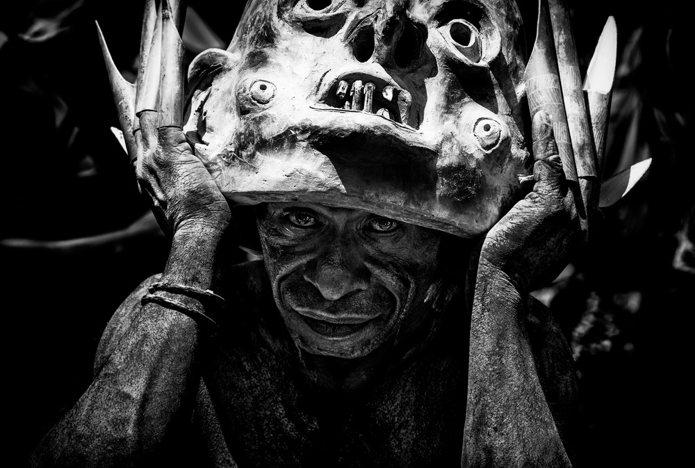 Mud man. Mt Hagen sing-sing festival - Papua New Guinea von Joxe Inazio Kuesta Garmendia