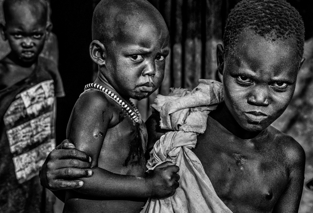 South Sudanian children showing angry expression. von Joxe Inazio Kuesta Garmendia