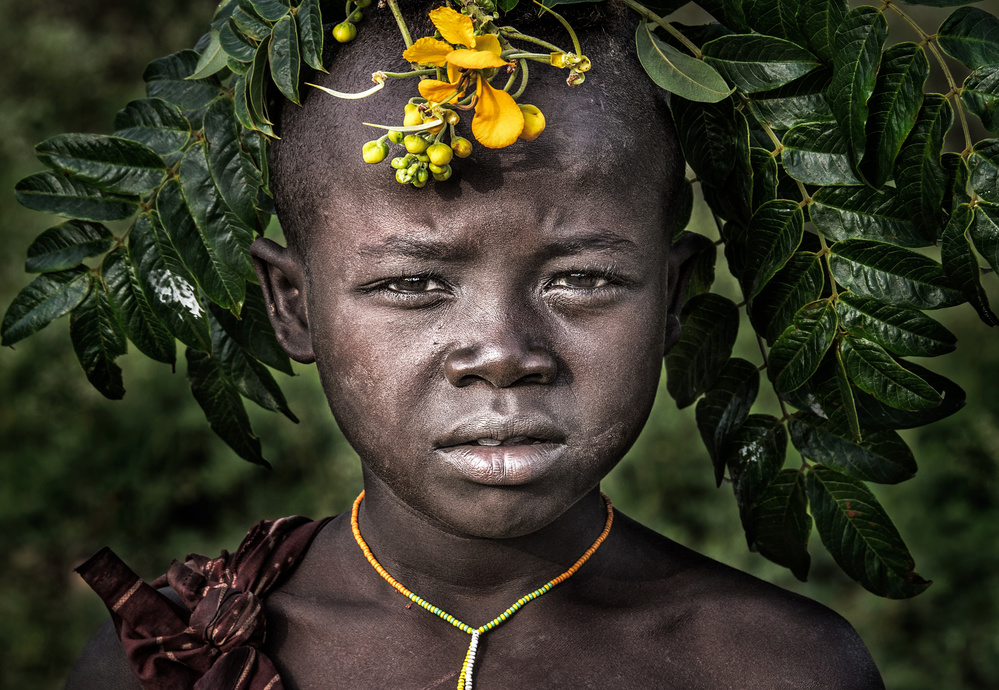 Surma boy - Ethiopia von Joxe Inazio Kuesta Garmendia