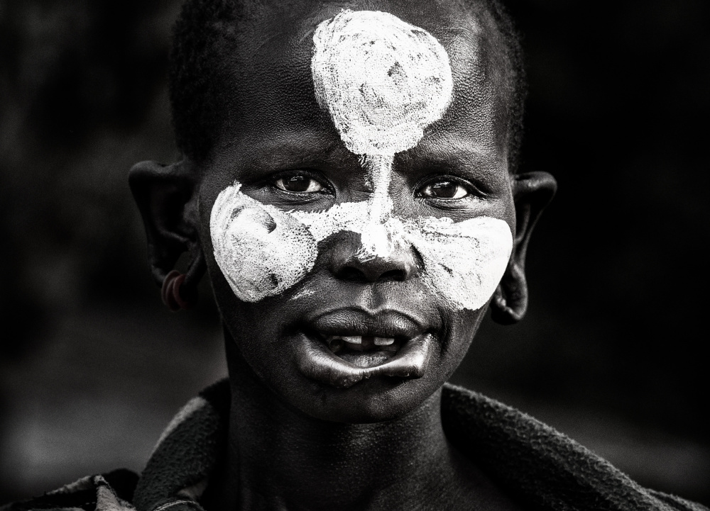 Surmi tribe woman-Ethiopia von Joxe Inazio Kuesta Garmendia