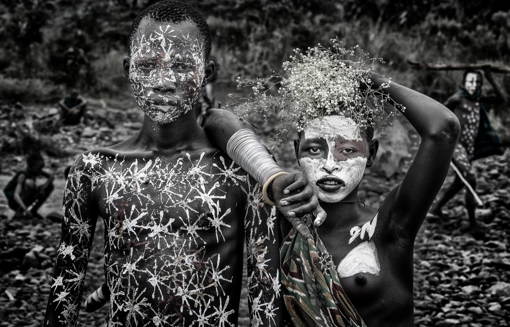 Surmi tribe people - Ethiopia von Joxe Inazio Kuesta Garmendia