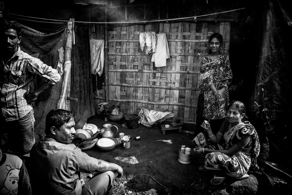 Scene of life of a family in Bangladesh. von Joxe Inazio Kuesta Garmendia