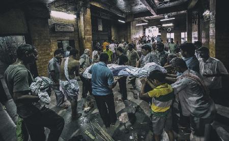 Carrying the deceased to the crematorium (Kolkata)