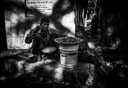 Selling peanuts - Bangladesh