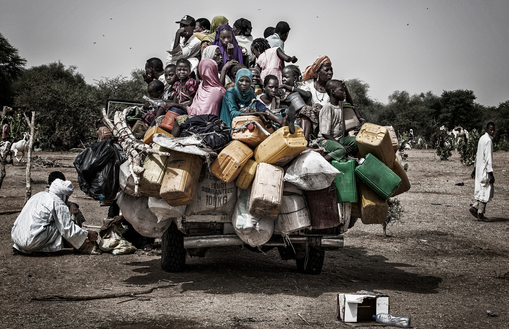 Leaving the gerewol festival - Niger von Joxe Inazio Kuesta Garmendia