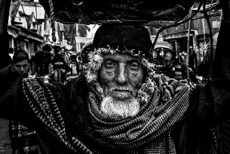 Carrying goods to the market - Bangladesh