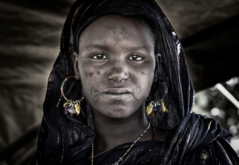 Woodabe woman at the gerewol festival - Niger von Joxe Inazio Kuesta Garmendia