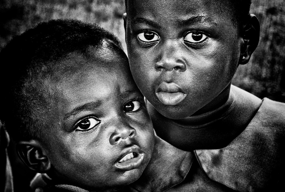 Two children in Benin von Joxe Inazio Kuesta Garmendia