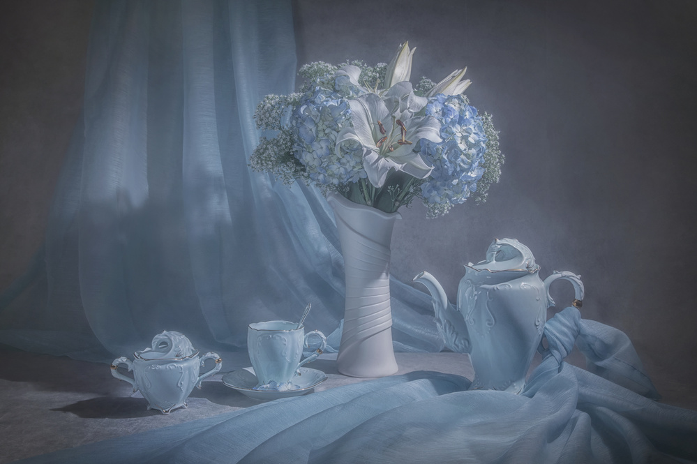 Blue Gracefulness von Joyce Guojun Ma