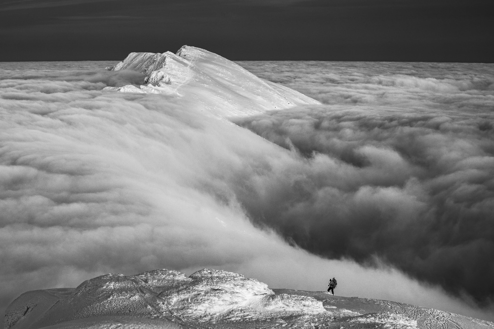 Man and Mountain von Jozef Sádecký