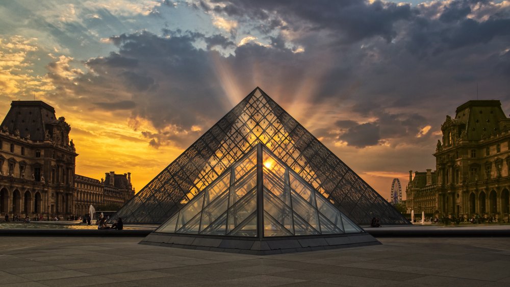 Pirámide del Louvre von JUAN CARLOS HERVÁS MARTÍNEZ