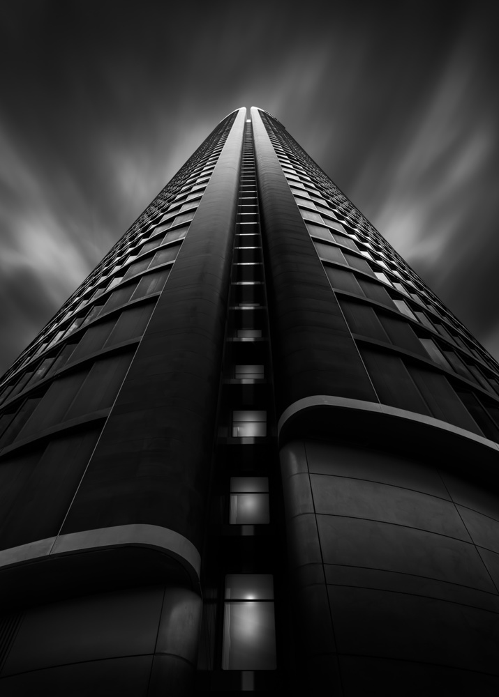 The dark Skyscraper von Juan López Ruiz