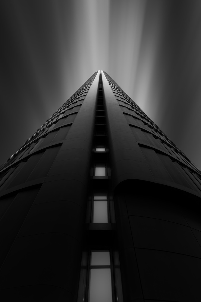 Dark skyscraper von Juan López Ruiz