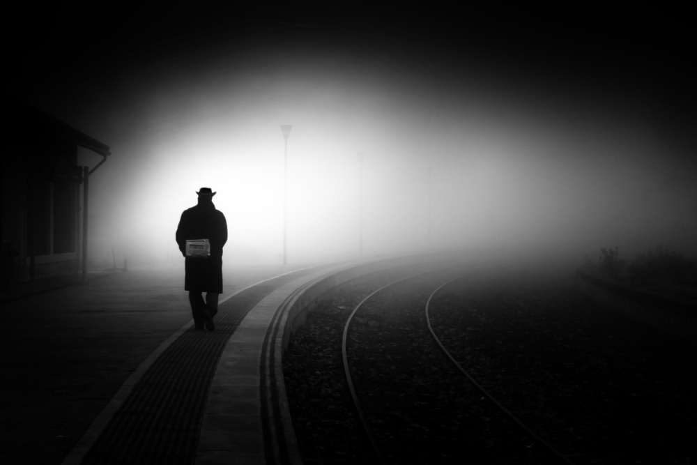 Waiting for the train von Juan Luis Duran