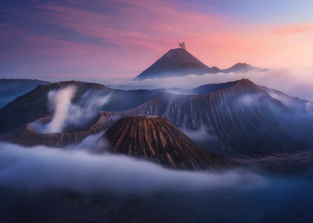 Bromo vs Semeru. von Juan Pablo de Miguel