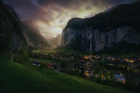 Lauterbrunnen on light.