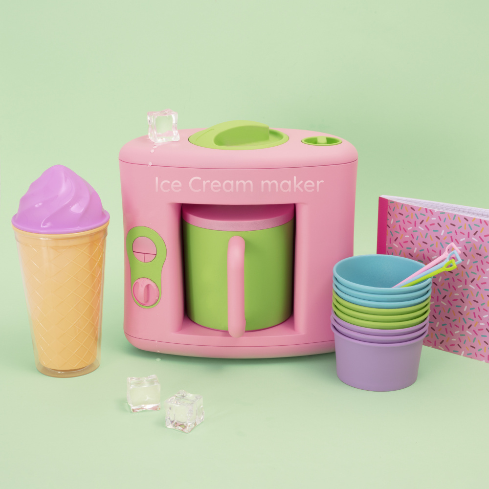 Ice Cream Machine von Julia Ramiro