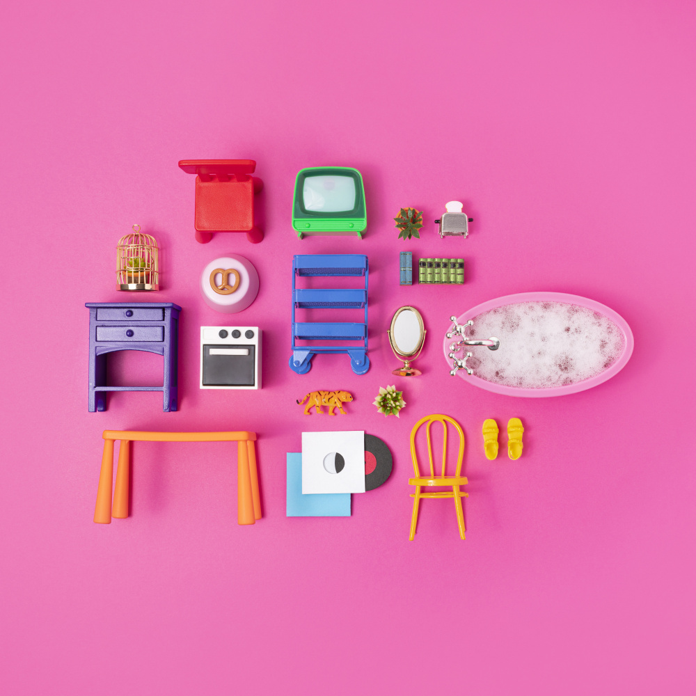 Dollhouse Colorful Q von Julia Ramiro