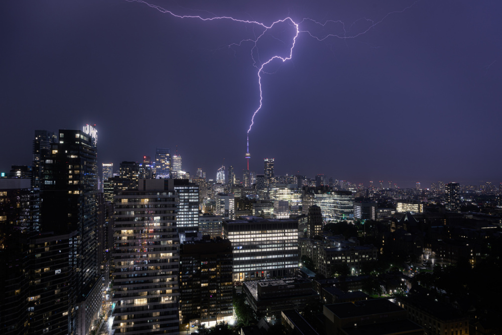 Toronto Struck By Lightning von Junbo Liang