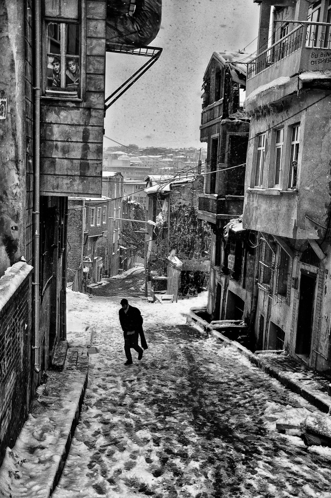 Snow in Istanbul von Kadir