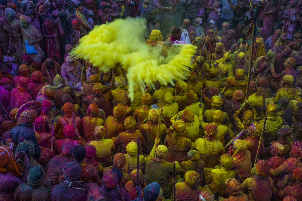 Yellow Blast at Holi von Kalyan Chattopadhyay