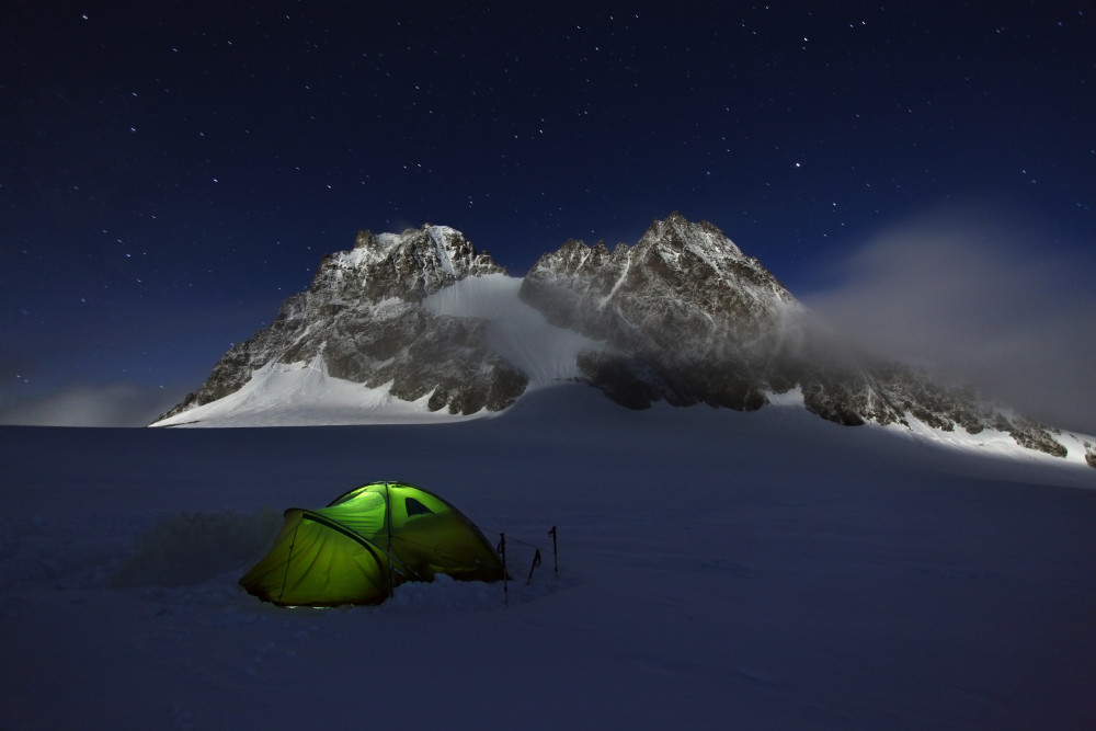 Bivouac at Bouquetins von Karol Nienartowicz