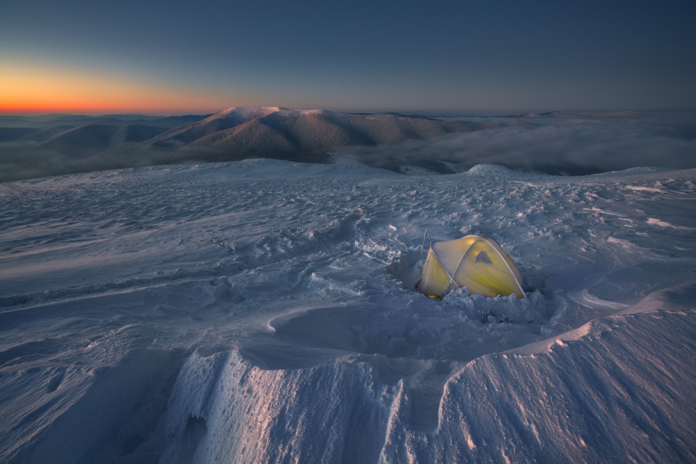 Bivouac at Carynska von Karol Nienartowicz