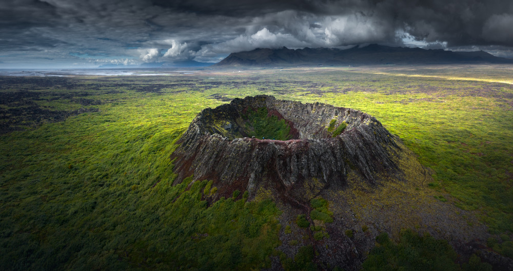 The Volcano von Karol Nienartowicz