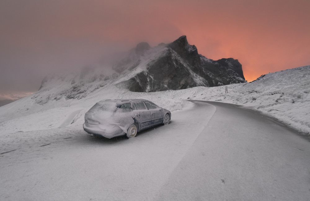 First Snow von Karol Nienartowicz