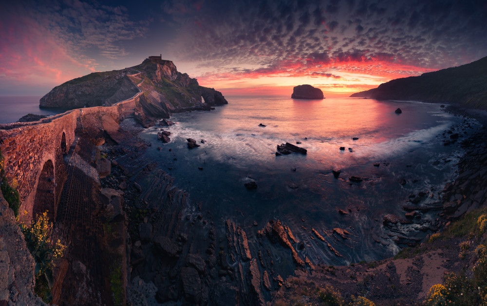 Gaztelugatxe von Karol Nienartowicz