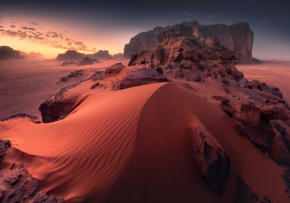 Red Sand Dune von Karol Nienartowicz