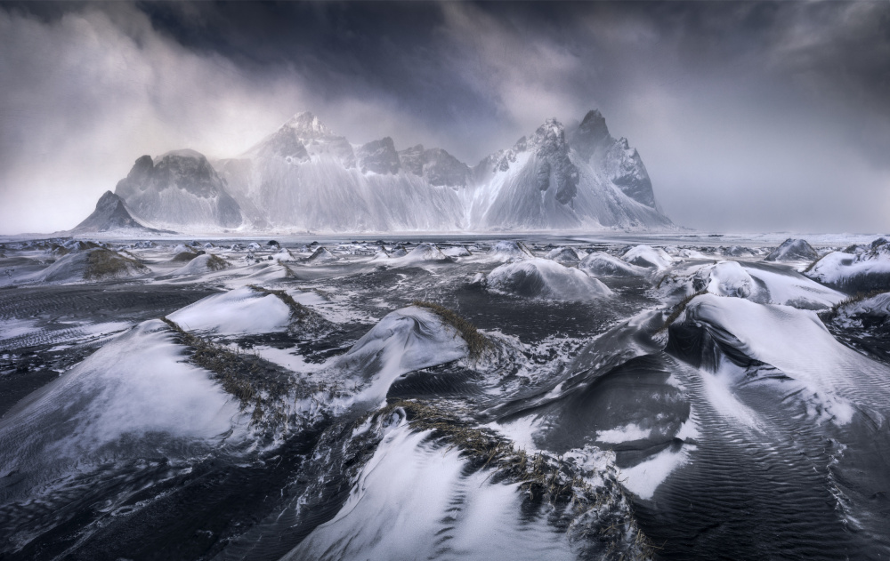 Stokknes Durig Snowstorm von Karol Nienartowicz