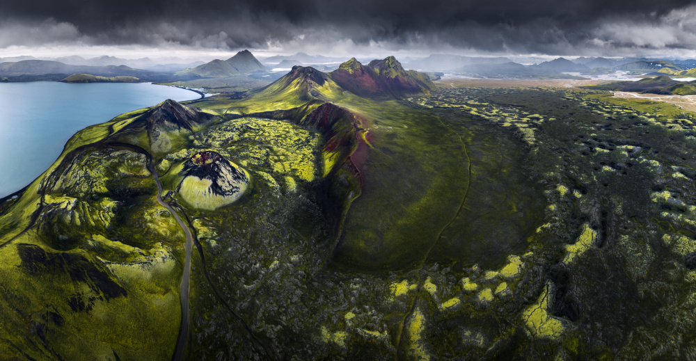 Volcano Fields von Karol Nienartowicz