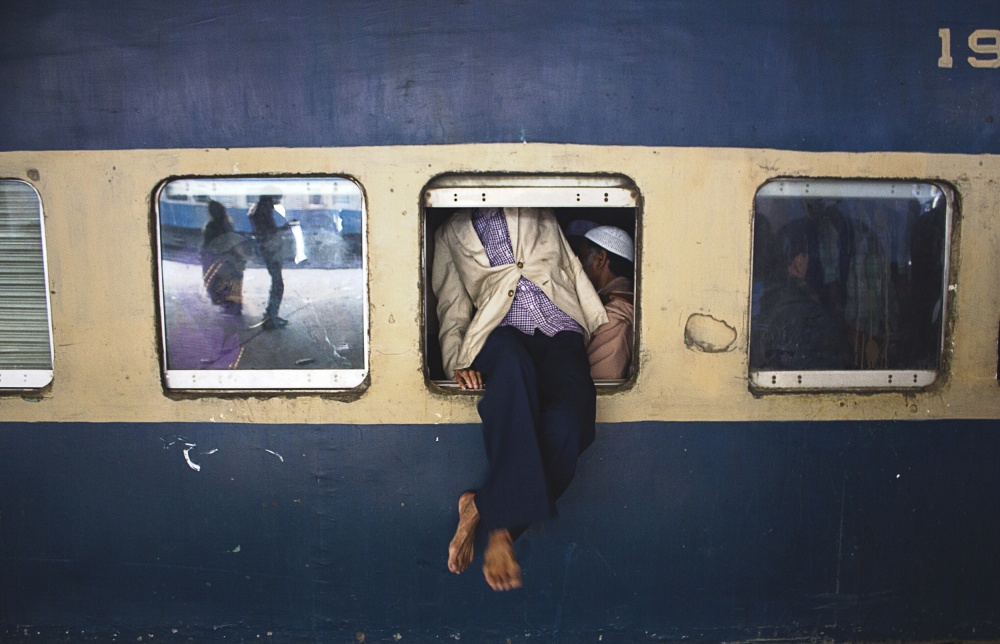 Hanging passenger von Kazi Mushfiq Hossain