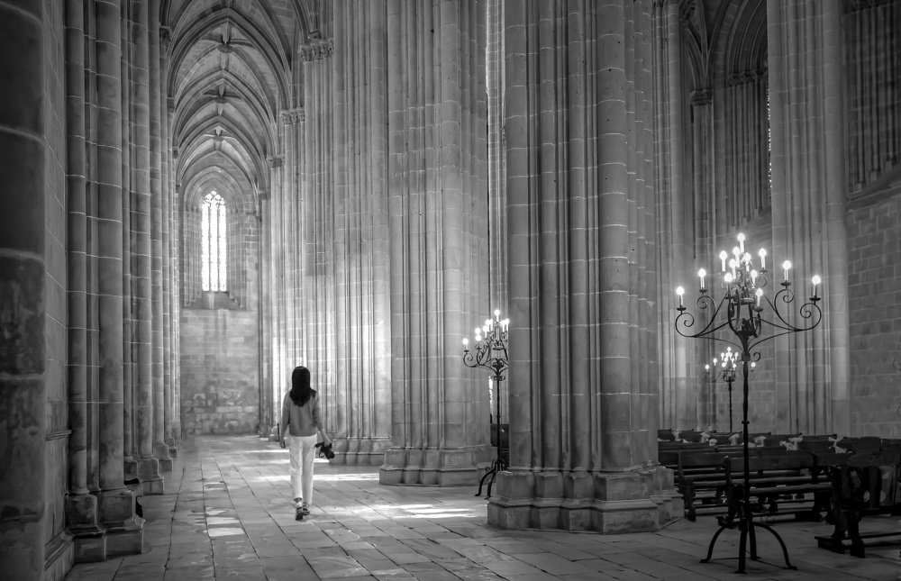 Inside a Monastery von Kenneth Zeng