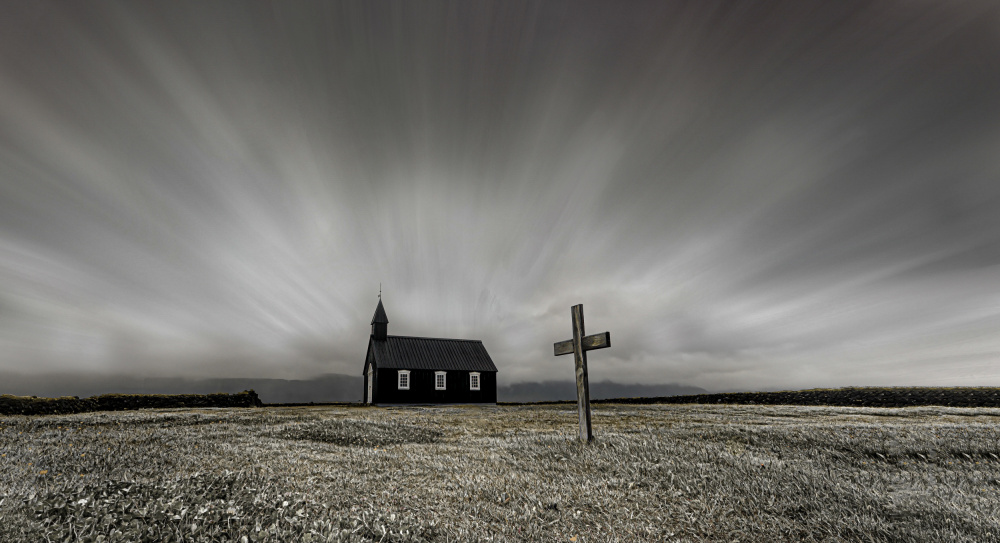 Black Church and Lonely Cross von Kenneth Zeng