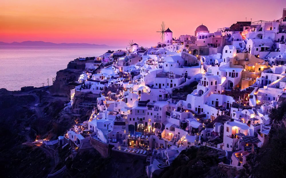 Whitewashed Villas on Cliffs von Kenneth Zeng