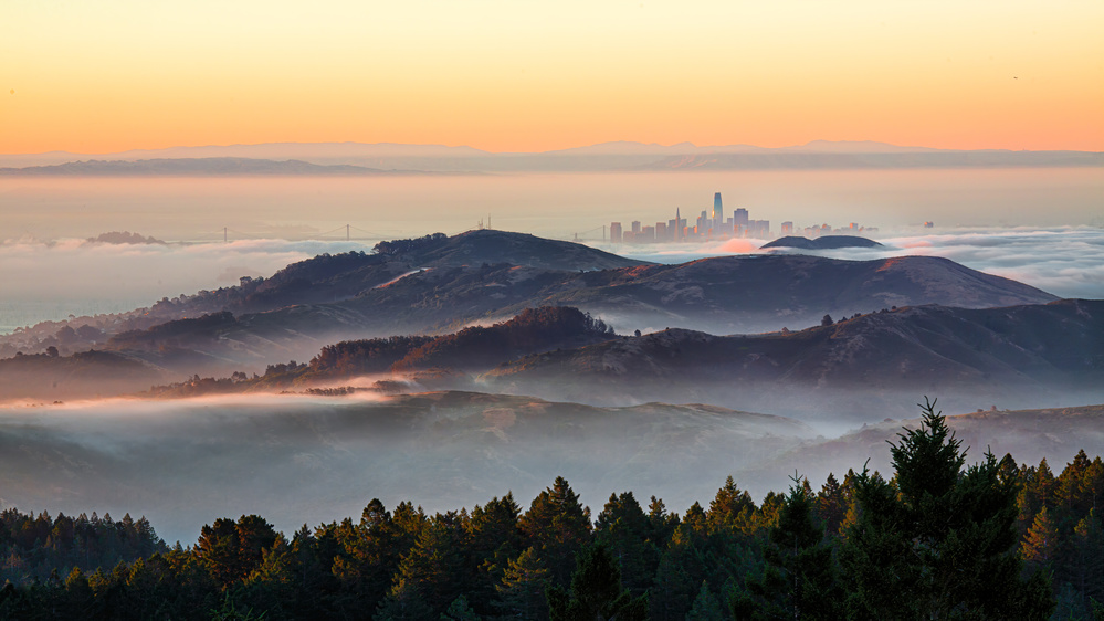 City In The Sky von Keren Wang