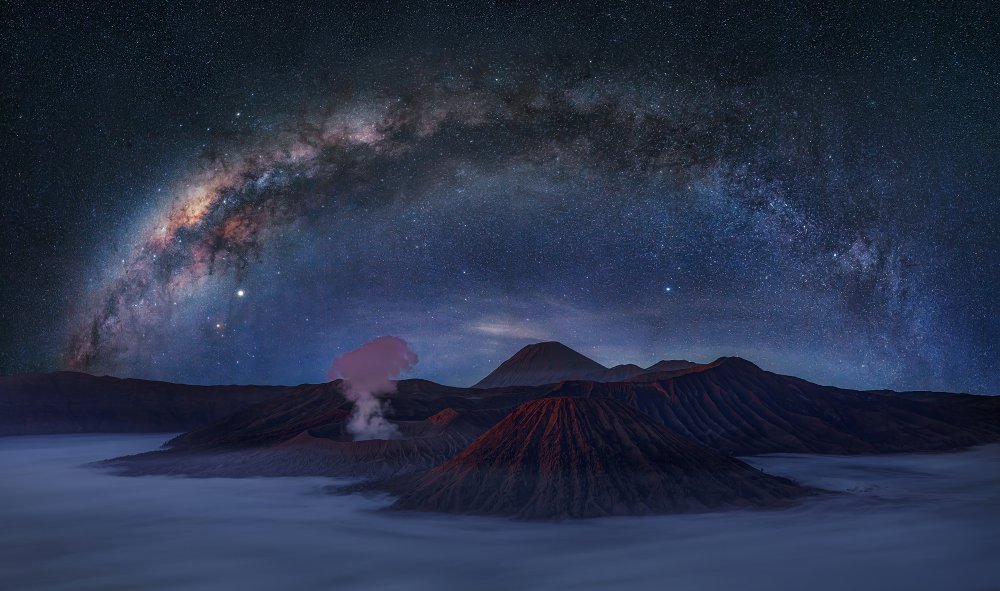 Bromo volcano Galaxy von Kim Lee