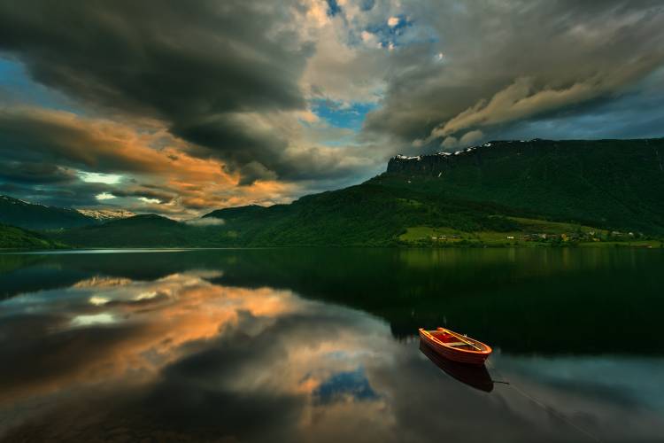 Boat... von Krzysztof Browko