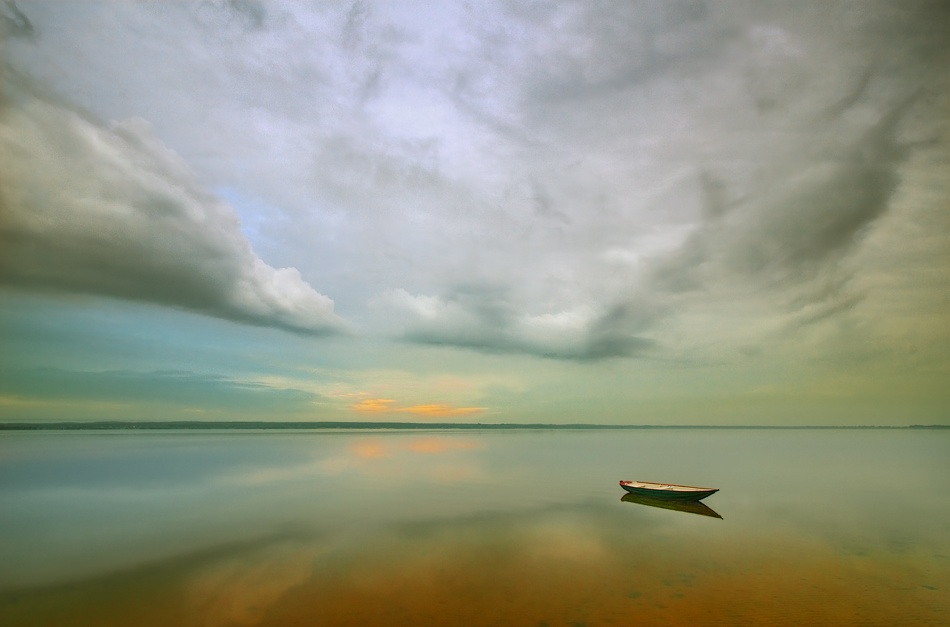 Boat... von Krzysztof Browko