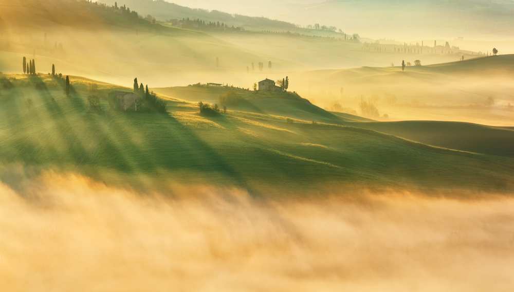 Foggy valley... von Krzysztof Browko