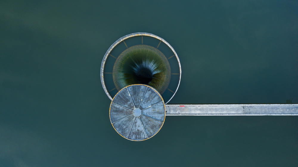 A Circular Slipway in Ardingly Reservoir von Kutub Uddin