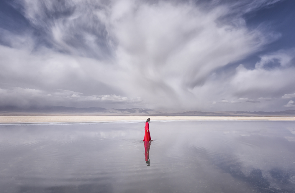 Lady in Red von Larry Deng